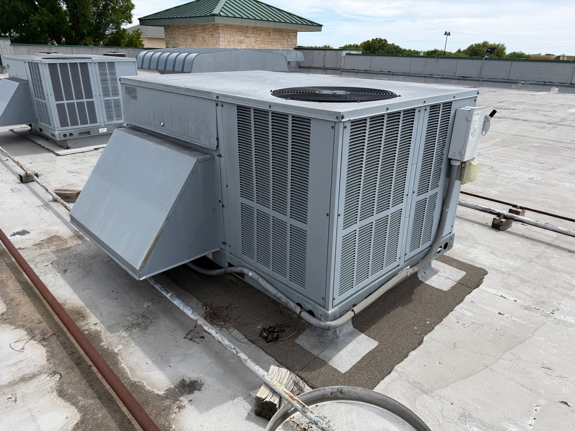 Rooftop AC Maintenance on a Commercial Building in Keller image